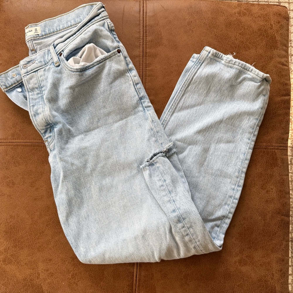 Abercrombie & Fitch Dad Jean High Rise Jeans - Picture 3 of 5